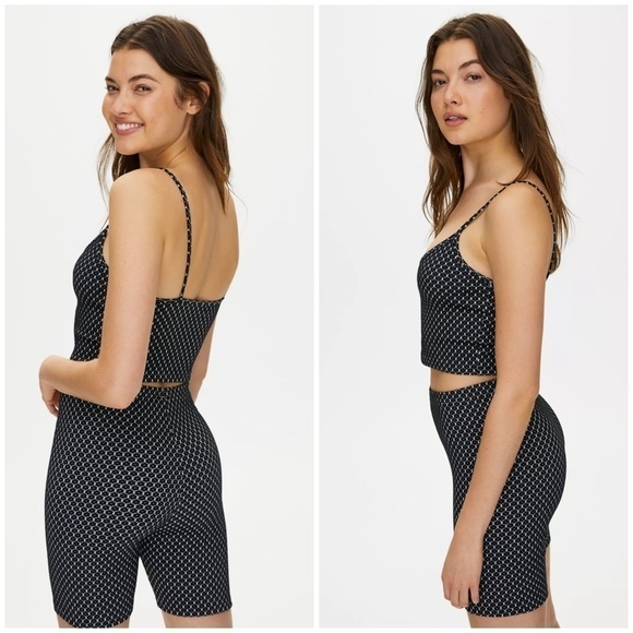 ARITZIA Sunday Best Kissy Shorts - Picture 2 of 5